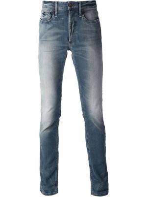 Узкие джинсы слим с линялым эффектом Denham. Цвет: синий