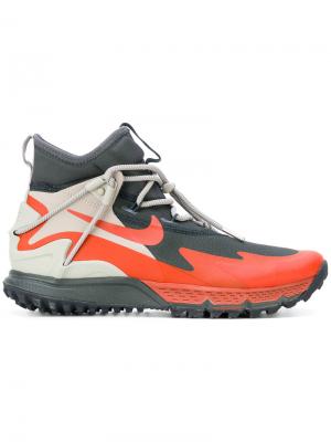 Спортивные ботинки Terra Sertig Nike. Цвет: многоцветный