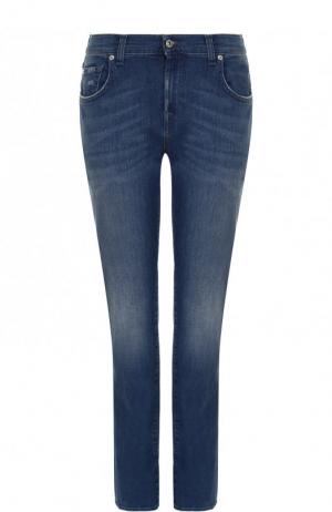 Укороченные джинсы прямого кроя с потертостями 7 For All Mankind. Цвет: голубой