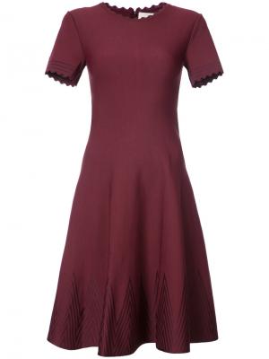 Расклешенное платье  с фестонами Carolina Herrera. Цвет: розовый и фиолетовый