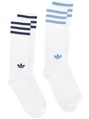 Комплект из двух пар носков Adidas. Цвет: белый