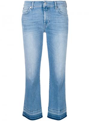 Расклешенные укороченные джинсы 7 For All Mankind. Цвет: синий