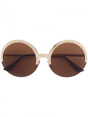 Солнцезащитные очки в круглой оправе Marni Eyewear. Цвет: коричневый