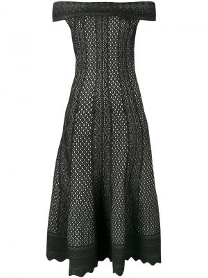 Платье миди с открытыми плечами Alexander McQueen. Цвет: чёрный