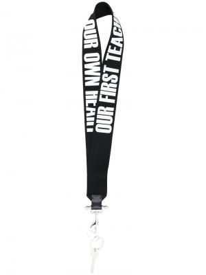 Брелок на шнурке с принтом слогана Givenchy. Цвет: чёрный