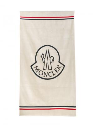 Пляжное полотенце Moncler. Цвет: белый