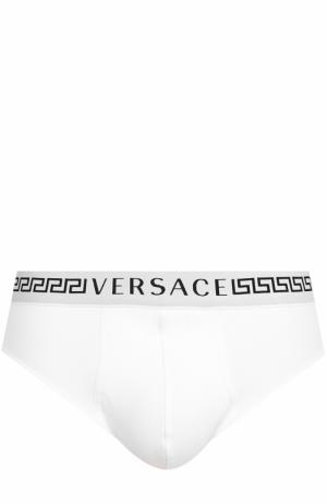 Хлопковые брифы с широкой резинкой Versace. Цвет: белый