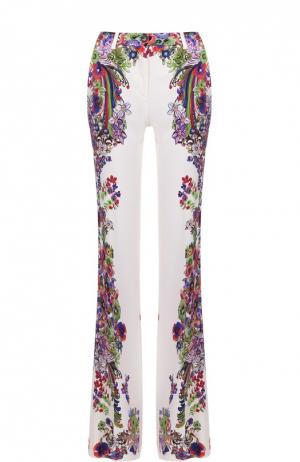 Расклешенные брюки со стрелками и цветочным принтом Roberto Cavalli. Цвет: белый