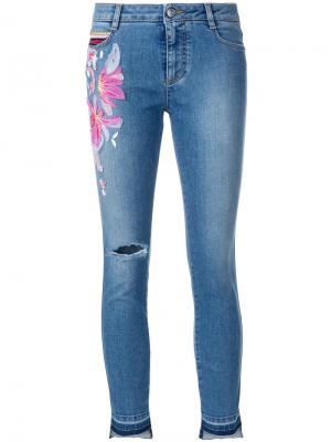 Укороченные джинсы с вышивкой Ermanno Scervino. Цвет: синий