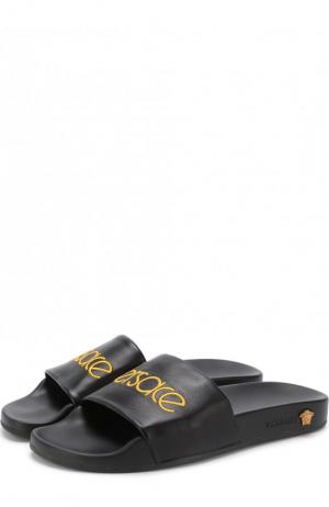 Кожаные шлепанцы с логотипом бренда Versace. Цвет: черный