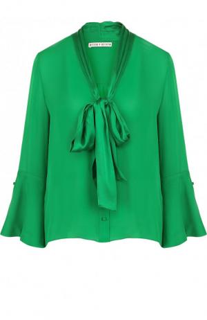 Однотонная шелковая блуза с воротником аскот Alice + Olivia. Цвет: зеленый