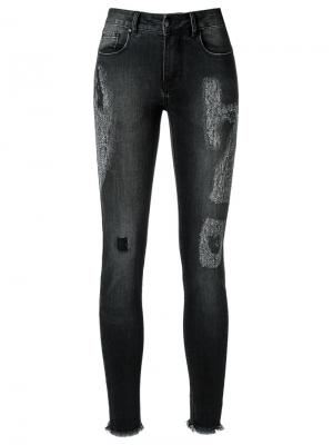 Укороченные джинсы скинни с рваными деталями Amapô. Цвет: чёрный