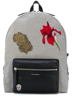 Рюкзак с вышивкой Alexander McQueen. Цвет: серый