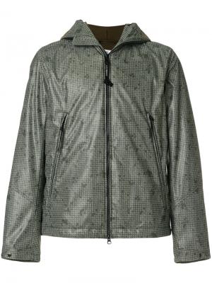 Куртка с прозрачными вставками на капюшоне CP Company. Цвет: зелёный