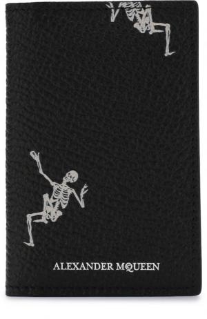 Кожаный футляр для кредитных карт с принтом Alexander McQueen. Цвет: черно-белый