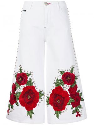 Расклешенные джинсы с заклепками Philipp Plein. Цвет: белый