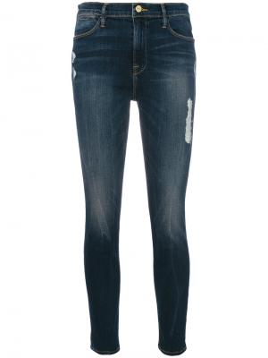 Укороченные расклешенные джинсы Frame Denim. Цвет: синий