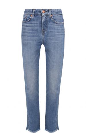 Укороченные джинсы с потертостями и бахромой 7 For All Mankind. Цвет: синий