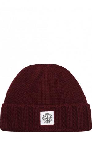 Шерстяная шапка фактурной вязки с логотипом бренда Stone Island. Цвет: бордовый