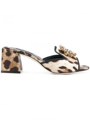 Декорированные леопардовые мюли Dolce & Gabbana. Цвет: коричневый