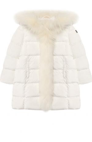 Стеганое пальто с меховой отделкой и капюшоном Il Gufo. Цвет: белый