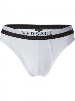 Трусы с логотипом на резинке Versace. Цвет: белый