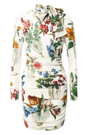Шелковое платье с принтом и воротником аскот Dolce & Gabbana. Цвет: разноцветный