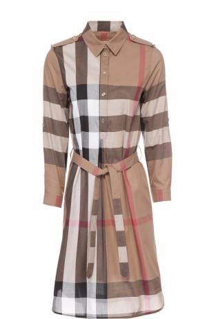 Хлопковое платье-рубашка с поясом и погонами Burberry. Цвет: коричневый