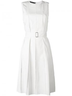 Плиссированное платье с поясом Calvin Klein. Цвет: белый