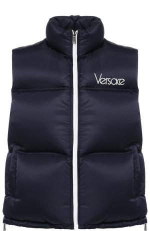 Утепленный жилет на молнии с воротником-стойкой Versace. Цвет: темно-синий