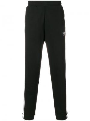 Классические спортивные брюки с полосками Adidas. Цвет: чёрный
